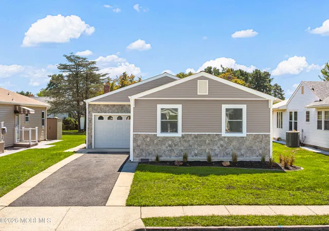 Photo 2 of Single family home for sale at 29 Santiago Dr W, Toms River, NJ 08757 | MLS# 22628624 | Listing updated on 2026-09-16