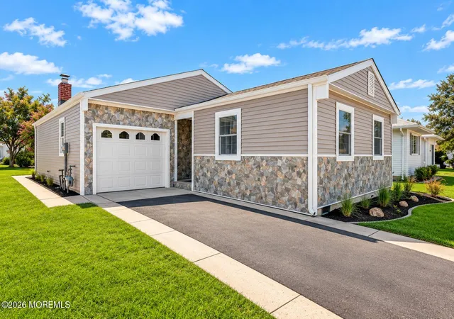 Photo 3 of Single family home for sale at 29 Santiago Dr W, Toms River, NJ 08757 | MLS# 22628624 | Listing updated on 2026-09-16