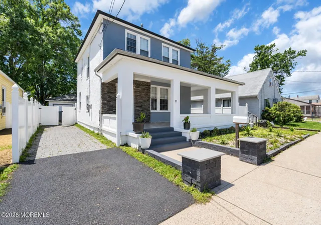Photo 3 of Single family home for sale at 27 Oakwood Pl, Keansburg, NJ 07734 | MLS# 22628767 | Listing updated on 2026-09-23