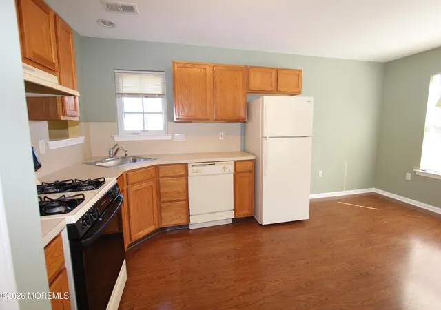 Photo 2 of Single family home for sale at 6 Wellington Ln, Lakewood, NJ 08701 | MLS# 22628614 | Listing updated on 2026-10-10