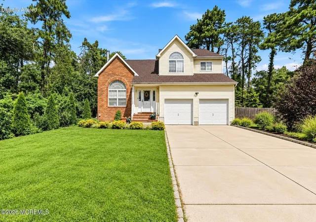 Photo 2 of Single family home for sale at 1925 Commonwealth Blvd, Toms River, NJ 08757 | MLS# 22628640 | Listing updated on 2026-09-24