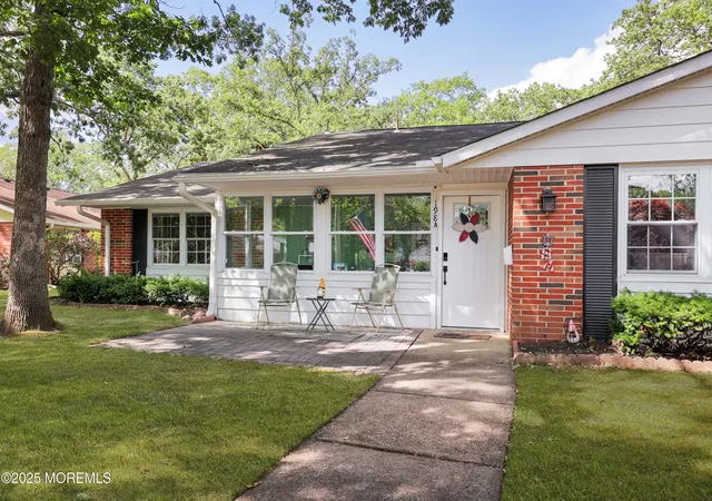 Photo 3 of Single family home for sale at 198a Buckingham Dr, Lakewood, NJ 08701 | MLS# 22628653 | Listing updated on 2026-09-18