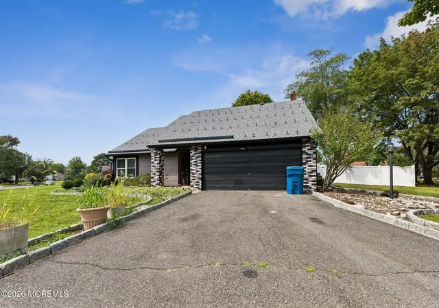Photo 2 of Single family home for sale at 1 Killington Dr, Howell, NJ 07731 | MLS# 22628671 | Listing updated on 2026-09-11