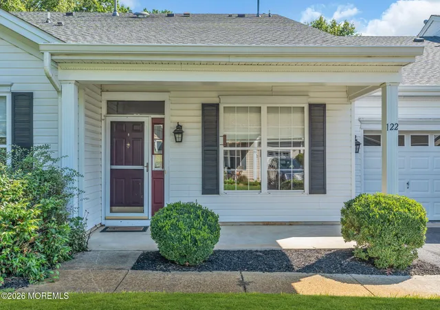 Photo 3 of Single family home for sale at 122 Greenlawns Dr, Lakewood, NJ 08701 | MLS# 22629399 | Listing updated on 2026-09-24