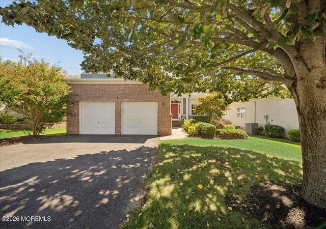 Photo 2 of Single family home for sale at 4 Gainsborough Ct, Manalapan, NJ 07726 | MLS# 22629254 | Listing updated on 2026-09-29