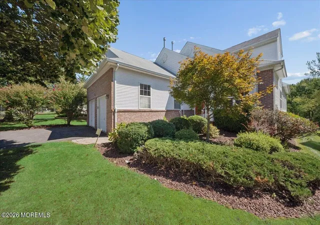 Photo 3 of Single family home for sale at 4 Gainsborough Ct, Manalapan, NJ 07726 | MLS# 22629254 | Listing updated on 2026-09-29