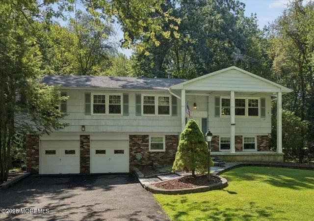 Photo 2 of Single family home for sale at 16 Coventry Ct, Manalapan, NJ 07726 | MLS# 22628729 | Listing updated on 2026-09-24