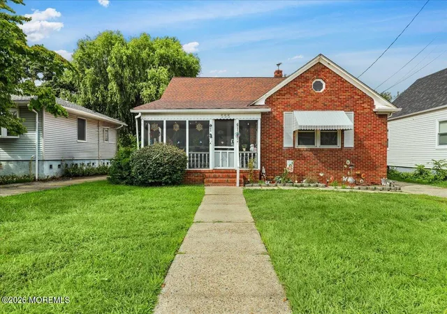 Photo 2 of Single family home for sale at 555 Main St, Sayreville, NJ 08872 | MLS# 22628722 | Listing updated on 2026-09-21