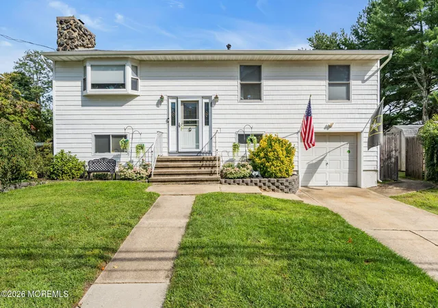 Photo 1 of Single family home for sale at 131 Manhattan St, Jackson, NJ 08527 | MLS# 22628768 | Listing updated on 2026-10-20