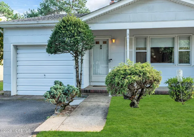 Photo 4 of Single family home for sale at 297 Westbrook Dr, Toms River, NJ 08757 | MLS# 22628913 | Listing updated on 2026-09-14