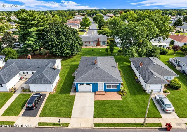 Photo 3 of Single family home for sale at 7 Ravenna Ct, Toms River, NJ 08757 | MLS# 22628900 | Listing updated on 2026-10-04