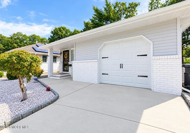 Photo 3 of Sale Pending at 15 Mount Logan Ln, Toms River, NJ 08753 | MLS# 22629572 | Listing updated on 2026-09-28