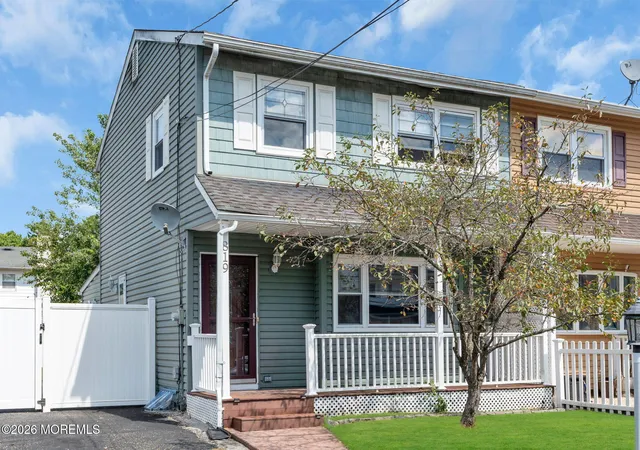 Photo 3 of Single family home for sale at 819 Laurel St, Lakehurst, NJ 08733 | MLS# 22628929 | Listing updated on 2026-09-25