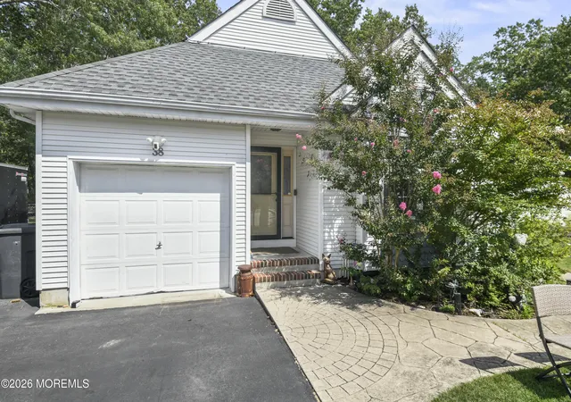 Photo 1 of Single family home for sale at 38 Edna Ct, Toms River, NJ 08755 | MLS# 22628954 | Listing updated on 2026-10-04