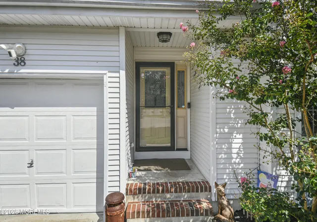 Photo 2 of Single family home for sale at 38 Edna Ct, Toms River, NJ 08755 | MLS# 22628954 | Listing updated on 2026-10-04