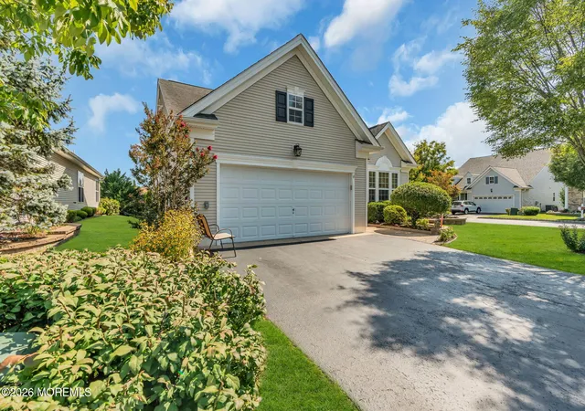 Photo 3 of Single family home for sale at 2 Appleby Ct, Jackson, NJ 08527 | MLS# 22629712 | Listing updated on 2026-10-08