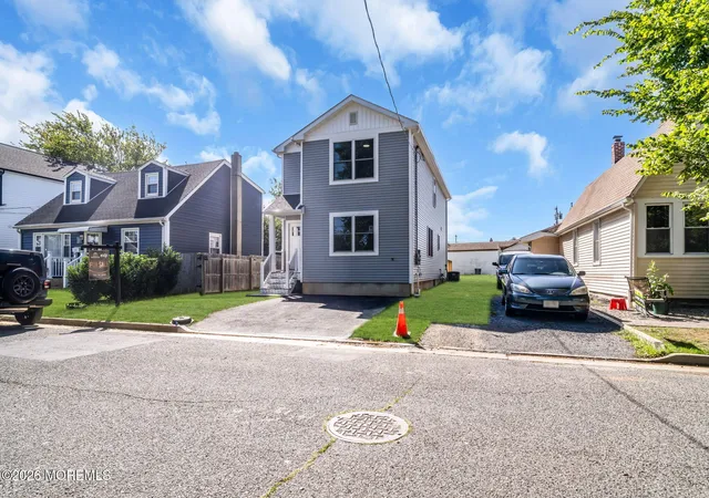 Photo 4 of Single family home for sale at 430 Aumack Ave, Union Beach, NJ 07735 | MLS# 22629233 | Listing updated on 2026-09-19