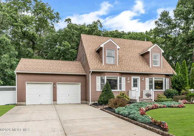 Photo 2 of Single family home for sale at 191 Edgemere Ct, Toms River, NJ 08755 | MLS# 22629043 | Listing updated on 2026-10-04