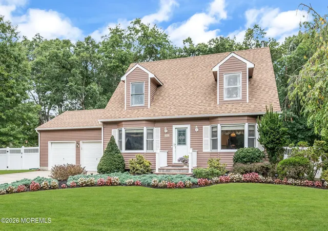 Photo 3 of Single family home for sale at 191 Edgemere Ct, Toms River, NJ 08755 | MLS# 22629043 | Listing updated on 2026-10-04