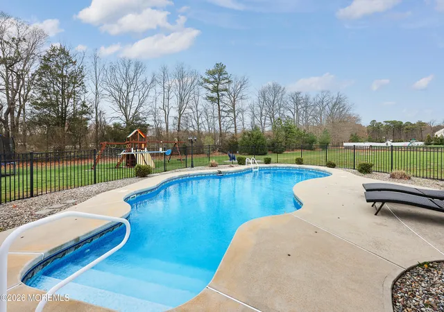 Photo 3 of Single family home for sale at 10 Colliers Ct, Jackson, NJ 08527 | MLS# 22629057 | Listing updated on 2026-10-06