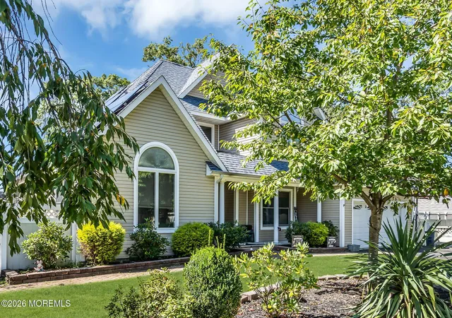 Photo 2 of Single family home for sale at 1142 Kenton Dr, Toms River, NJ 08753 | MLS# 22630017 | Listing updated on 2026-09-28