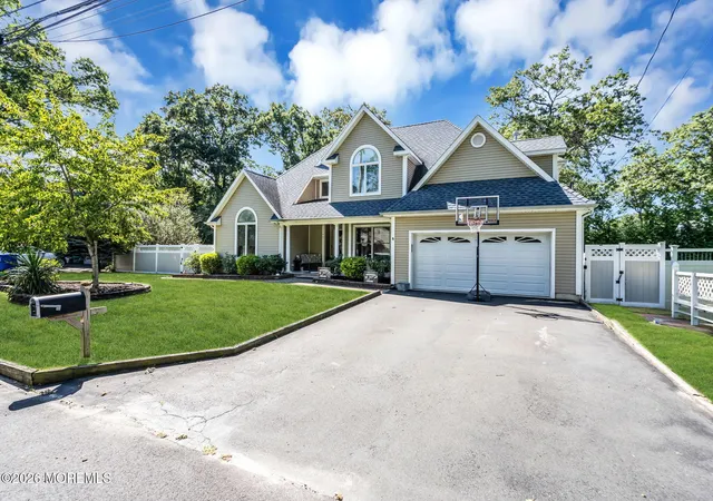Photo 3 of Single family home for sale at 1142 Kenton Dr, Toms River, NJ 08753 | MLS# 22630017 | Listing updated on 2026-09-28