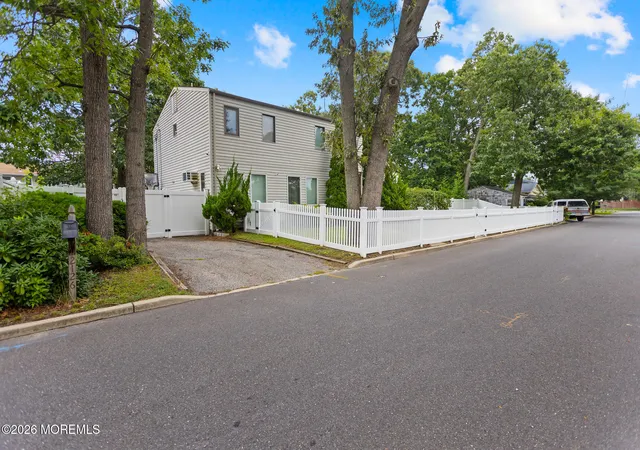 Photo 3 of Single family home for sale at 2126 Dorothy Rd, Toms River, NJ 08753 | MLS# 22629003 | Listing updated on 2026-09-15