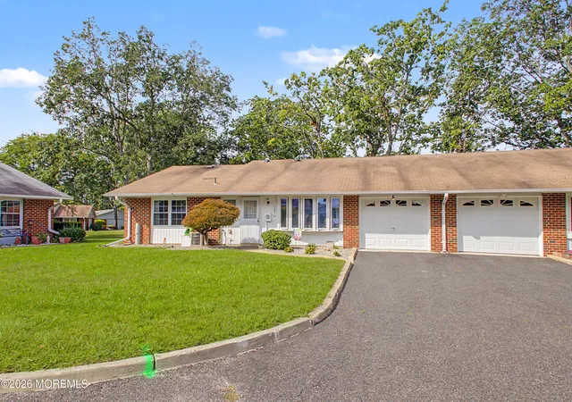 Photo 2 of Single family home for sale at 1051b Argyll Cir, Lakewood, NJ 08701 | MLS# 22629023 | Listing updated on 2026-09-23