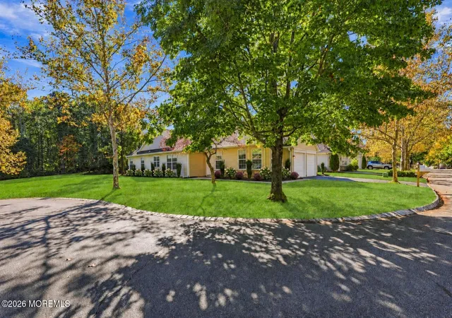 Photo 1 of Single family home for sale at 6 Round Valley Ct, Lakewood, NJ 08701 | MLS# 22633382 | Listing updated on 2026-10-28