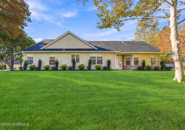 Photo 2 of Single family home for sale at 6 Round Valley Ct, Lakewood, NJ 08701 | MLS# 22633382 | Listing updated on 2026-10-28