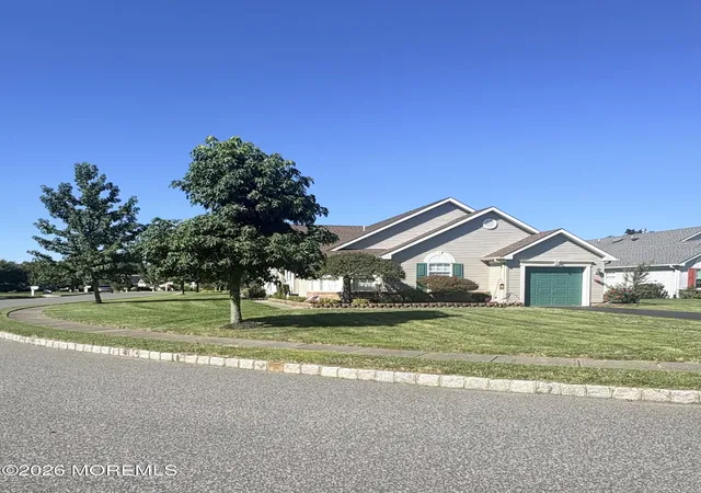 Photo 4 of Single family home for sale at 2319 Logan Ct, Toms River, NJ 08755 | MLS# 22629555 | Listing updated on 2026-09-21