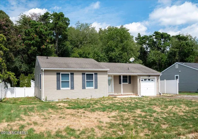 Photo 3 of Single family home for sale at 614 Pine St, Lanoka Harbor, NJ 08734 | MLS# 22629394 | Listing updated on 2026-09-21