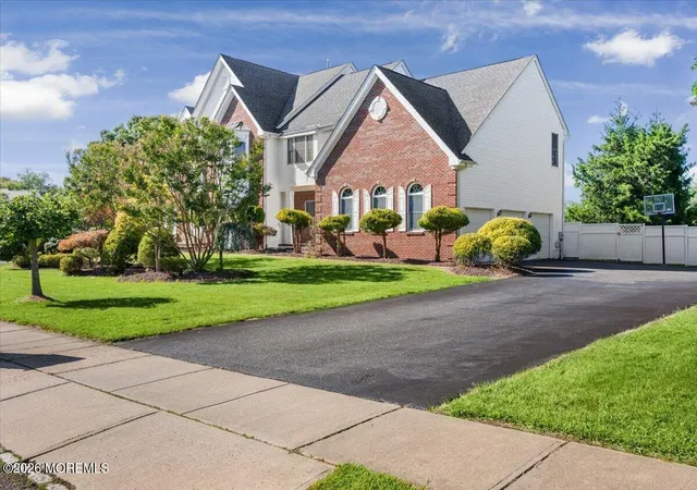 Photo 4 of Single family home for sale at 10 Huxley Ct, Marlboro, NJ 07746 | MLS# 22629097 | Listing updated on 2026-09-20
