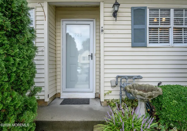 Photo 2 of Single family home for sale at 725 Darlington Dr, Old Bridge, NJ 08857 | MLS# 22629641 | Listing updated on 2026-09-28