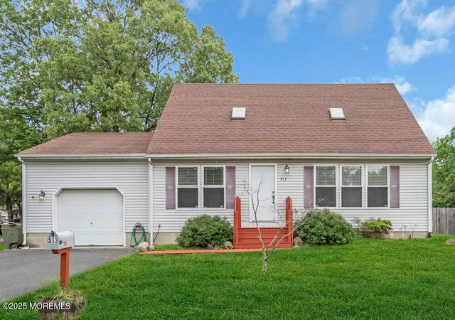 Photo 1 of Single family home for sale at 513 Harding Ave, Toms River, NJ 08753 | MLS# 22629213 | Listing updated on 2026-10-08