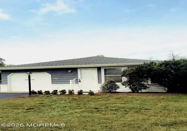 Photo 3 of Single family home for sale at 7 Bonasse St, Toms River, NJ 08757 | MLS# 22629973 | Listing updated on 2026-09-26