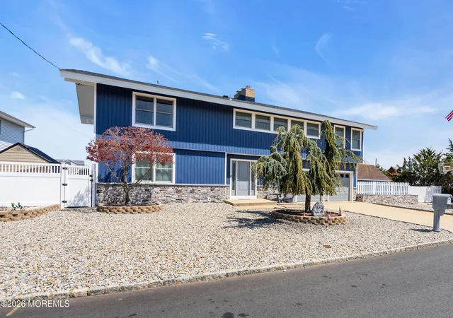 Photo 2 of Single family home for sale at 530 Bayview Dr, Toms River, NJ 08753 | MLS# 22629255 | Listing updated on 2026-09-21