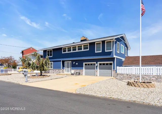 Photo 3 of Single family home for sale at 530 Bayview Dr, Toms River, NJ 08753 | MLS# 22629255 | Listing updated on 2026-09-21