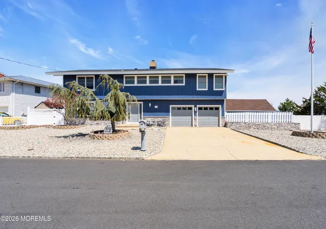 Photo 3 of Single family home for sale at 530 Bayview Dr, Toms River, NJ 08753 | MLS# 22629255 | Listing updated on 2026-09-21