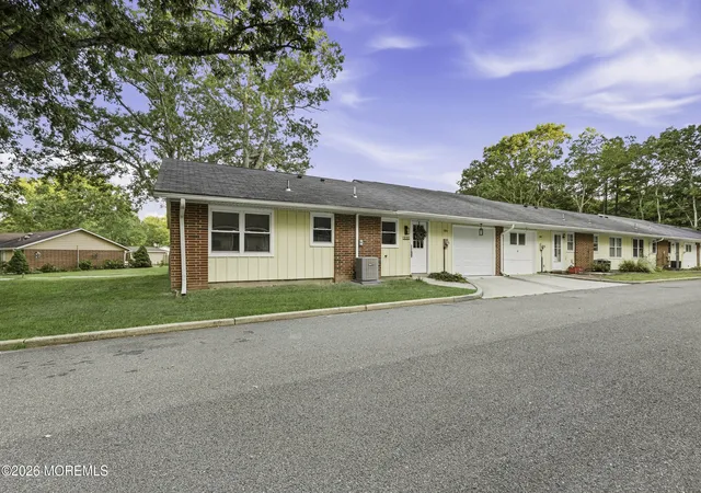 Photo 3 of Single family home for sale at 133d Farrington Ct, Lakewood, NJ 08701 | MLS# 22629289 | Listing updated on 2026-09-16