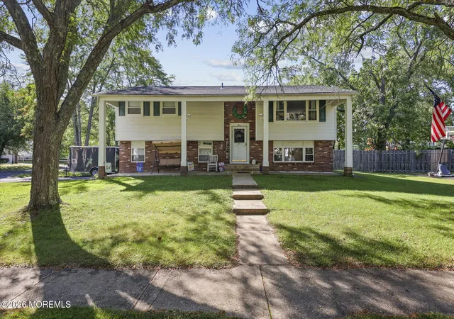 Photo 1 of Single family home for sale at 1 Kings Ct, Jackson, NJ 08527 | MLS# 22629282 | Listing updated on 2026-09-21