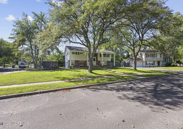 Photo 3 of Single family home for sale at 1 Kings Ct, Jackson, NJ 08527 | MLS# 22629282 | Listing updated on 2026-09-21