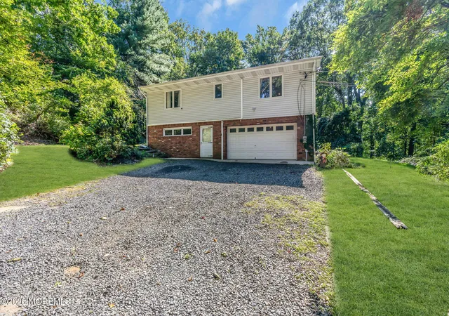 Photo 3 of Single family home for sale at 28 Hopi Dr, Middletown, NJ 07748 | MLS# 22629308 | Listing updated on 2026-09-22