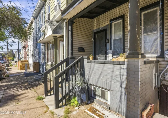 Photo 3 of Single family home for sale at 1213 Chestnut Ave, Trenton, NJ 08611 | MLS# 22629297 | Listing updated on 2026-09-16