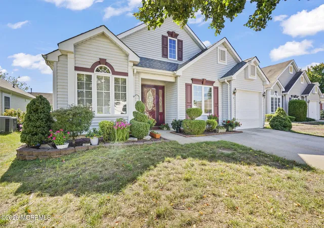Photo 3 of Single family home for sale at 5 Grosunor Ct, Jackson, NJ 08527 | MLS# 22629685 | Listing updated on 2026-09-18