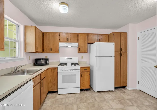 Photo 4 of Sale Pending at 133 Tulip Ln, Freehold, NJ 07728 | MLS# 22629548 | Listing updated on 2026-09-30