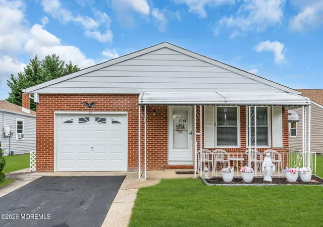 Photo 1 of Single family home for sale at 39 Innsbruck Dr, Toms River, NJ 08757 | MLS# 22630131 | Listing updated on 2026-09-23