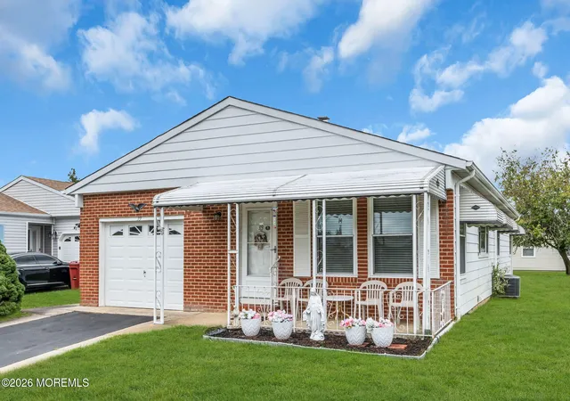 Photo 2 of Single family home for sale at 39 Innsbruck Dr, Toms River, NJ 08757 | MLS# 22630131 | Listing updated on 2026-09-23