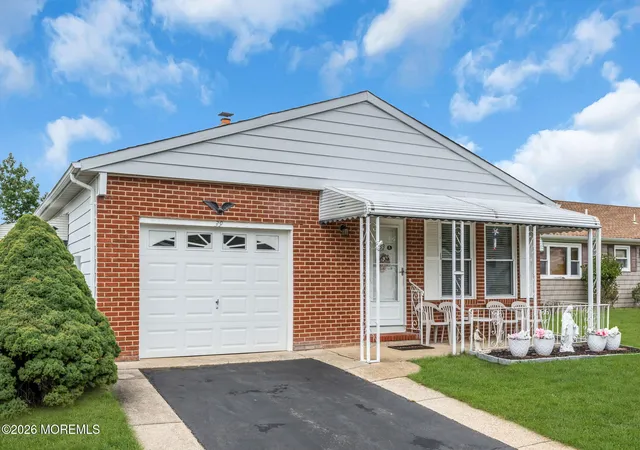 Photo 3 of Single family home for sale at 39 Innsbruck Dr, Toms River, NJ 08757 | MLS# 22630131 | Listing updated on 2026-09-23