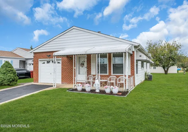 Photo 4 of Single family home for sale at 39 Innsbruck Dr, Toms River, NJ 08757 | MLS# 22630131 | Listing updated on 2026-09-23